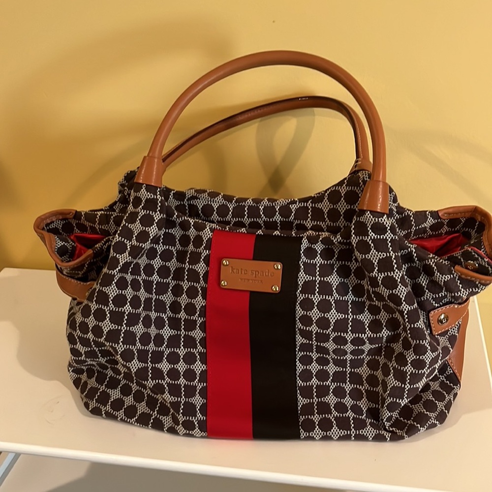 Classic Kate Spade logo bag.